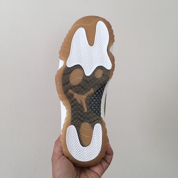 Women’s Nike Air Jordan 11 Retro - Picture 7 of 7